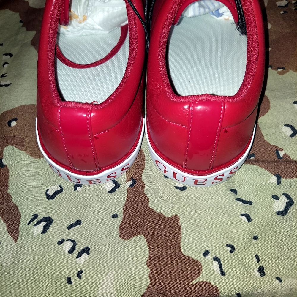 Guess Shoes - Picture 2 of 3